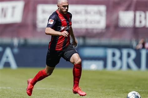 Pauli zeige sich solidarisch mit allen menschen, die opfer von hetze und diskriminierung in den sozialen medien geworden seien. FC St. Pauli verpflichtet Ex-Wiesbadener Maximilian Dittgen