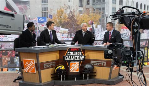 Espns College Gameday Cast 2023 Full List Of Crew For The College Football Pre Game Show