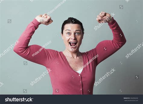 muscle concept laughing beautiful 40s woman photo de stock modifiable 356394242