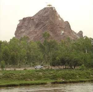 It lies 103 km 64 miles from the provincial capital of lahore and 47 km 29 miles from faisalabad. Monolith