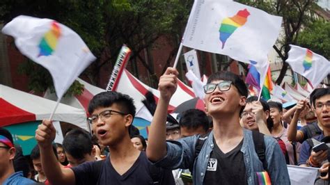 Taiwanese Canadians Celebrate Landmark Same Sex Marriage Ruling Cbc News