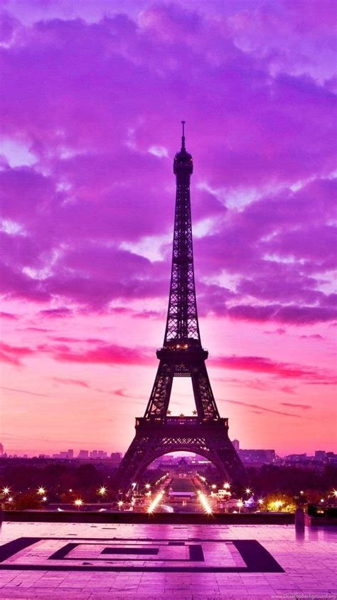 Bright Picture Of The Eiffel Tower Wallpapers And Images Eiffel Tower