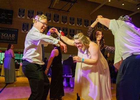 Video Of Tim Tebows Night To Shine Special Needs Prom In Muskegon Area