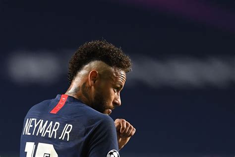 Psg Wait For Happier Neymar To Sign Contract Extension Afroballers