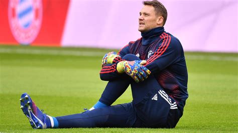 Neuer is bayern munich's goalkeeper and the goalkeeper for germany, the reigning 2014 world cup champion. Schreck für die Bayern: Manuel Neuer verletzt