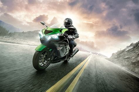 It now comes with an updated fuel injection system and advanced catalyzer for lower emission. 2020 Kawasaki Ninja ZX-14R ABS