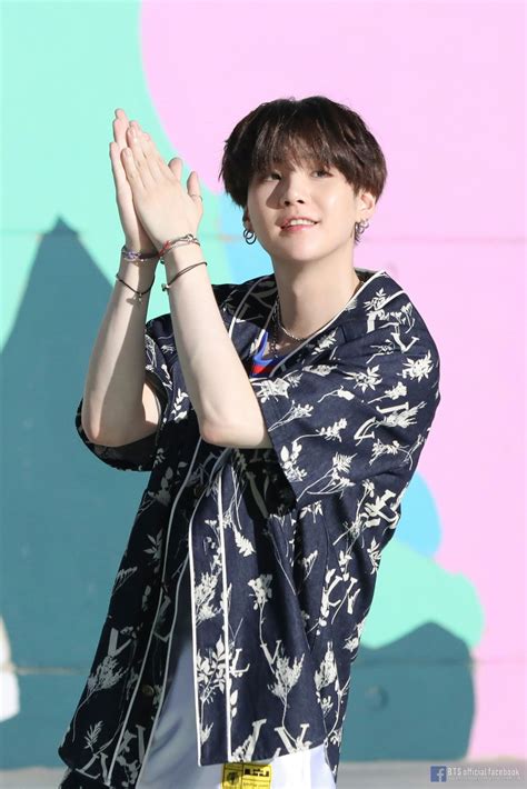 BTS: como copiar os looks de "Dynamite" em 2020 | Foto ...
