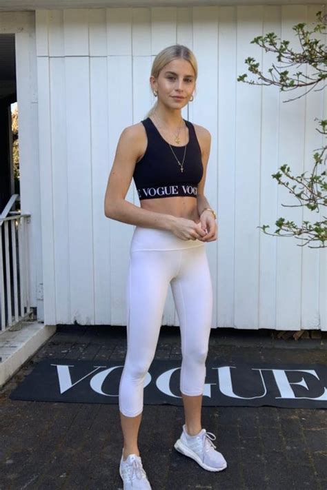Caro Daur Workout X Vogue Mit Diesen Drei Übungen Hält Sie Sich Fit