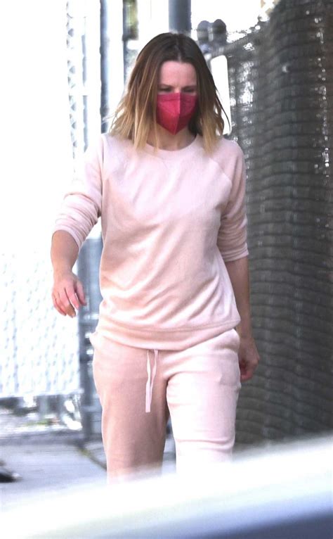 Kristen Bell In A Pink Sweatsuit Was Seen Out In Los Feliz 01292022 3