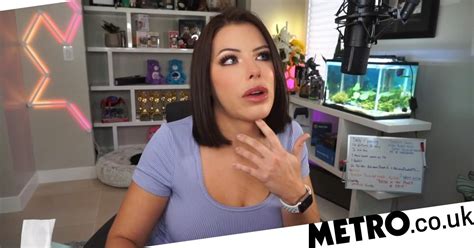 Streamer Adriana Chechik Reveals She Broke Her Back In Two Places At Twitchcon Trendradars Uk