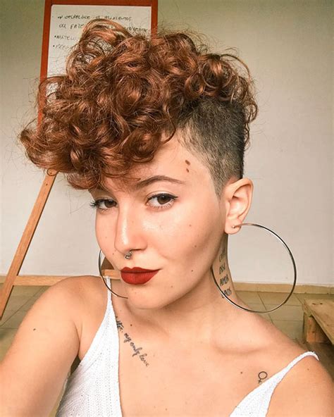 Curly hairstyles give an original and trendy look to women's personality. 55 Popular Short Curly Hair Ideas | Short-Haircut.com