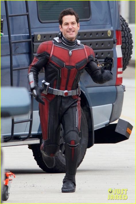 Paul Rudd Runs In Costume On The Set Of Ant Man And The Wasp First Look Photo 3972059
