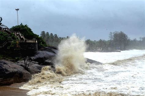 Free Photo Cyclone Tauktae Heavy Rains Gusty Winds Claim 6 Lives In