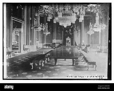 Throne Room Buckingham Palace Stock Photo Alamy