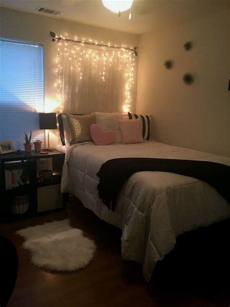 Fairy murals, forest murals, woodland murals, castle mural. 29+ ways to use fairy lights and make your bedroom look ...