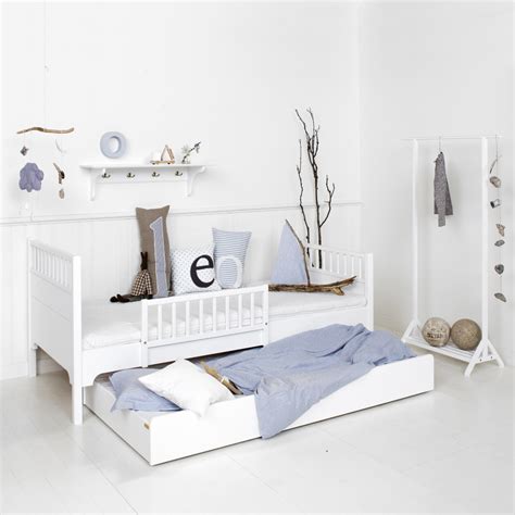 Oliver furniture entwirft und produziert holzmöbel für moderne familien. Oliver Furniture Skandinavisches Gästebett für 'Seaside ...