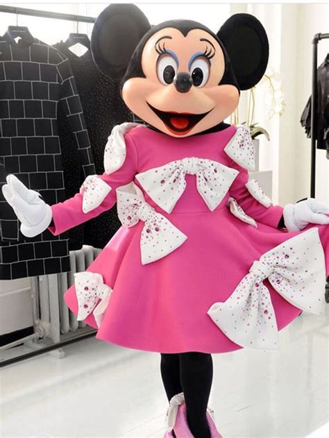 The Minnie Mouse Is Dressed In Pink And White
