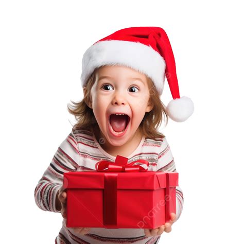 فتاة صغيرة ترتدي قبعة سانتا تفتح صندوق هدايا عيد الميلاد، طفل صغير مضحك ومعبر يستمتع بالهدايا