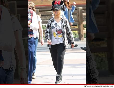 Christina Aguilera Is Nice To Mickey Mouse Now Celebrity Grid