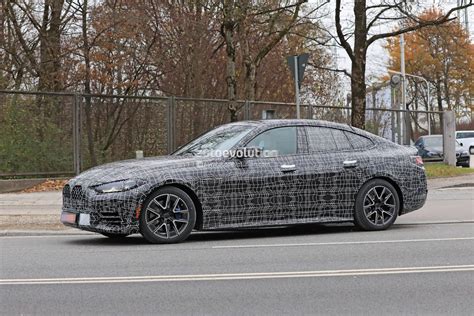 The bmw 4 series gran coupe has a nice selection of three diesel and two petrol engines for you to choose from. 2022 BMW 4 Series Gran Coupe Camouflage Leaves Almost ...