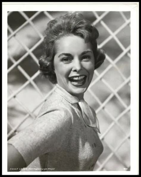 JANET LEIGH SEXY BUSTY STYLISH POSE STUNNING PORTRAIT 1950s ORIGINAL