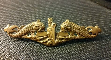 Ww2 Us Navy Submarine Warfare Dolphin Gold Brass Officer Pin Badge N
