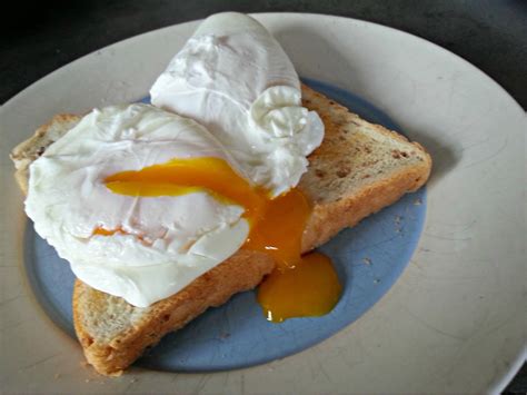 Poached Egg On Toast Directions Calories Nutrition And More Fooducate