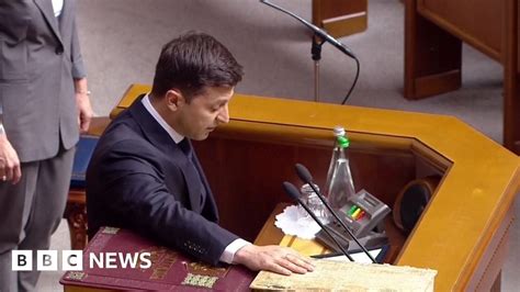 Volodymyr Zelensky Comedian Sworn In As Ukrainian President Bbc News