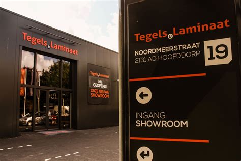 Betontegels zijn stevig, duurzaam en hebben een voor velen aantrekkelijke uitstraling: Showroom in Hoofddorp voor Tegels, Laminaat, PVC en Parket ...
