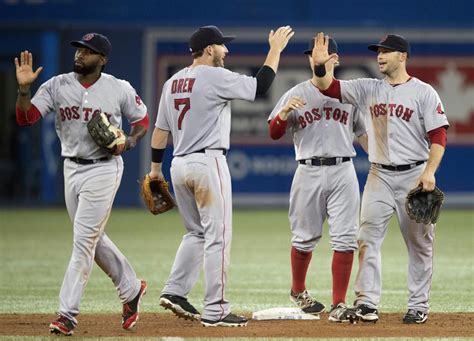 Watch Brock Holt Makes An Amazing Catch During Red Sox Win In Toronto