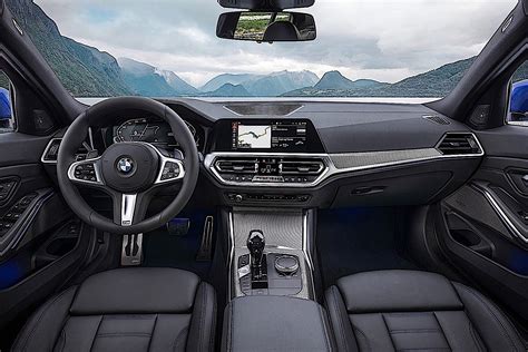 The 3 series sedan is a 5 seater hatchback and has a length of 4624 mm the width of 1811 mm, and a wheelbase of 2810 mm. 2020 BMW 3 Series Review - autoevolution
