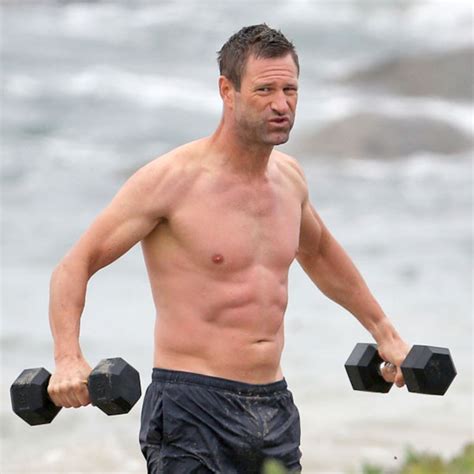 Shirtless Aaron Eckhart Accidentally Flashes Butt Crack Mid Workout E