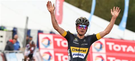 El ciclista británico thomas pidcock (ineos grenadier) ha sufrido una fractura de clavícula mientras entrenaba en andorra el pasado lunes y será baja para el tour de suiza que comienza el. Veldritkrant.be | Nieuws | Thomas Pidcock (video) na ...