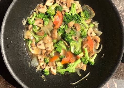 Resep ayam cah jamur nah kali ini saya ryono chanel membagikan resep ayam cah jamur. Resep Tumis brokoli jamur saus tiram pedas oleh Tiara ...