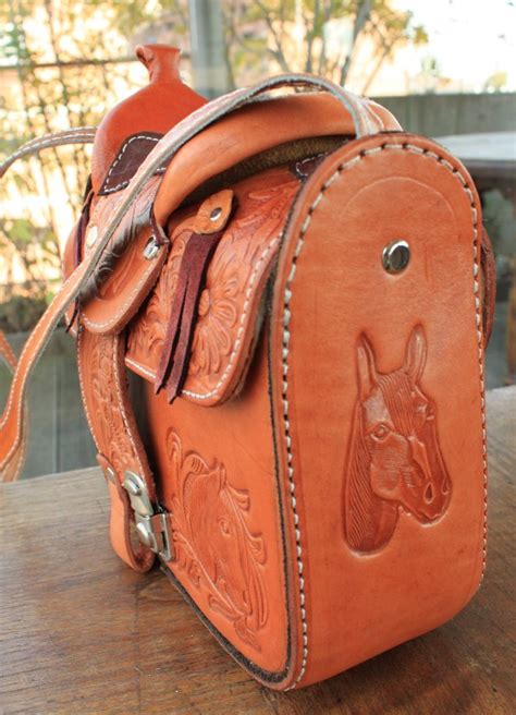 メキシコ 型押しレザーバッグー ミニチュア馬の鞍型鞄