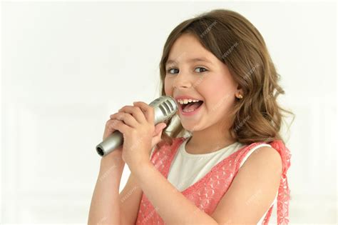 Premium Photo Little Girl Singing With Microphone