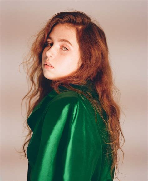 Clairo Opens Up About Coming Out And Coming Into Her Own Pretty People Pretty Grunge Hair