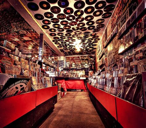 Há uma abundância de aplicativos que mostram concertos. Top 10 vinyl record shops in Rome - Wanted in Rome