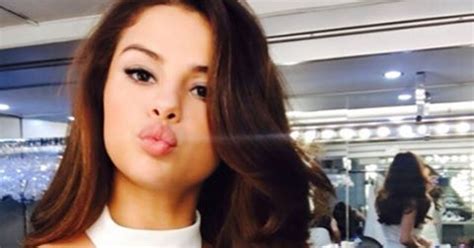 Selena Gomez Dyes Hair Pink Self