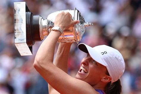Tennis star Iga Świątek was giddy over a personalized note from Taylor