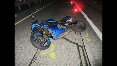 Motorcyclist Lane Splits At High Speeds Mph Ends With A Bad Crash Youtube