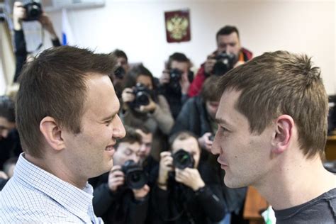 В 2014 году алексея навального и его брата олега признали виновными. Алексей Навальный — Завтра апелляция по делу Ив Роше