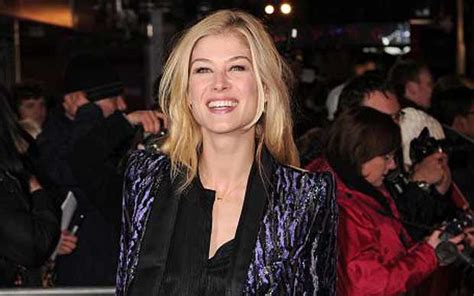 Actress Rosamund Pike Moves Home With Boyfriend Robie Uniacke Telegraph