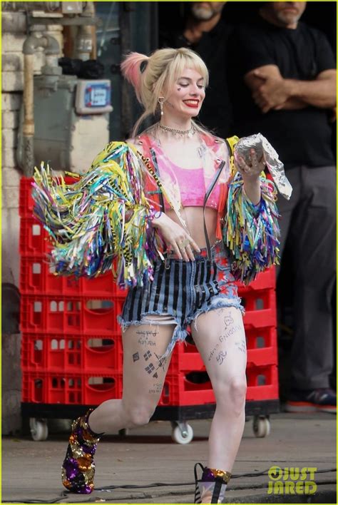 Margot Robbie As Harley Quinn In Birds Of Prey First Look Pics Photo 4221768 Photos