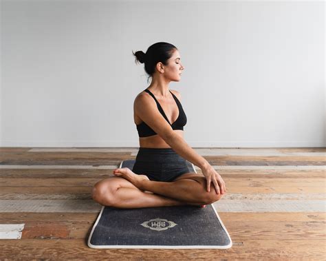 Yoga Les Postures Simples à Faire Seule Chez Soi