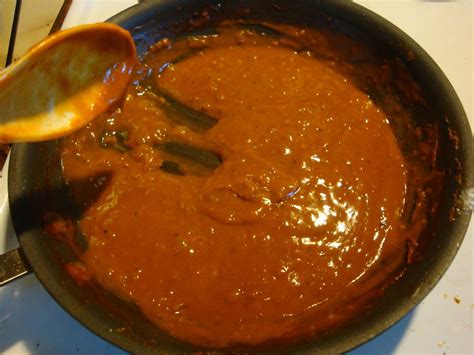 When shopping for fresh produce or meats, be certain to take the time to ensure that the texture, colors, and quality of the food you buy is the best in the batch. Everyday Art Work: Hungarian Paprikash (aka Paprika) Sauce