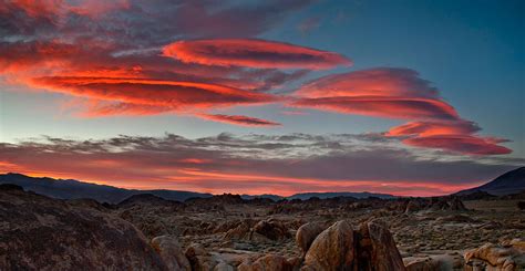 Aliran deformatif adalah gaya lukisan yang timbul karena adanya perubahan lukisan yang asli ke aliran ini juga digolongkan lagi menjadi 4, yakni ekspresionisme, impressionisme, surialisme, dan kubisme. Gambar Awan Cantik (22 Gambar)
