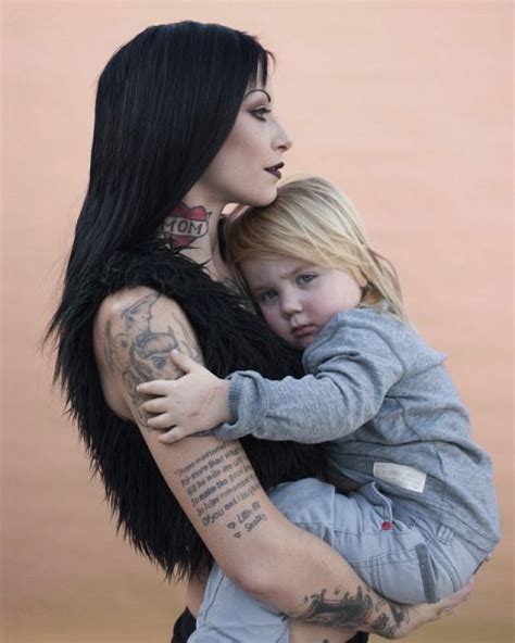 These Photos Of Tattooed Moms Prove Motherhood Can Be Punk Bust Mom Tattoos Punk Mom Punk Moms