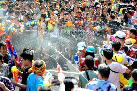 People Celebrate Water Festival In Bangkok Thailand Cn