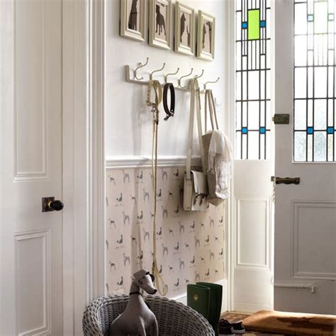 Right at the front door! Dog-themed hallway | Hallway decorating ideas | Wallpaper ...